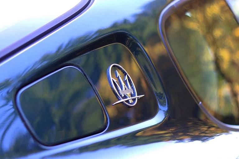 Maserati 4200 GT emblem