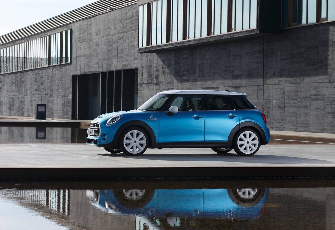 Mini-Cooper 5-door-2015 3