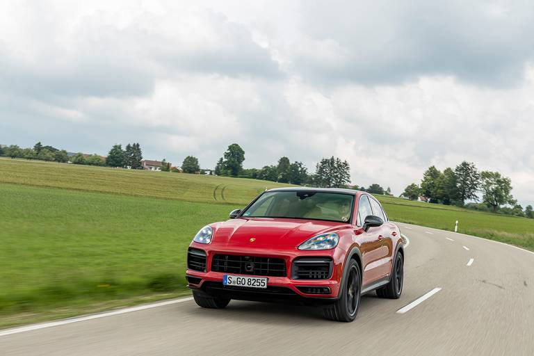 Porsche-Cayenne-GTS-Coupe-2020-Dynamic-2