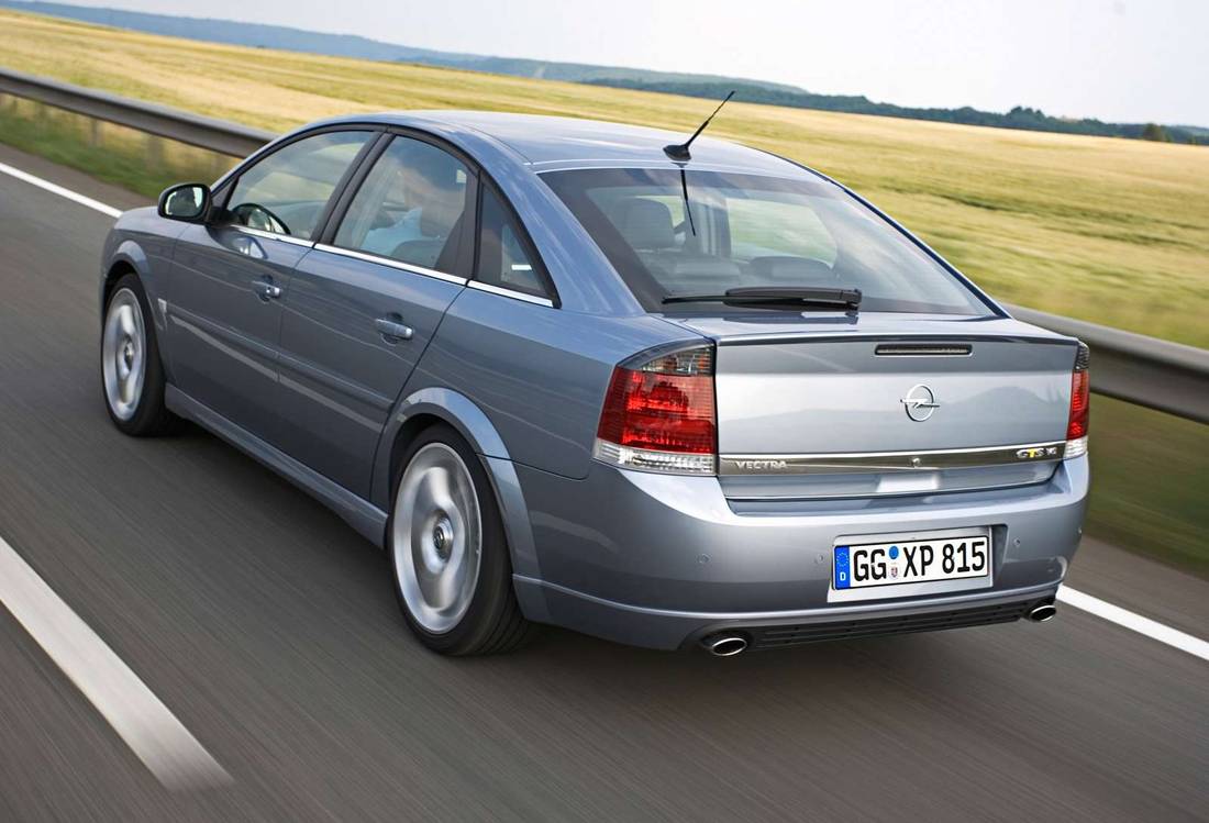 opel-vectra-gts-back