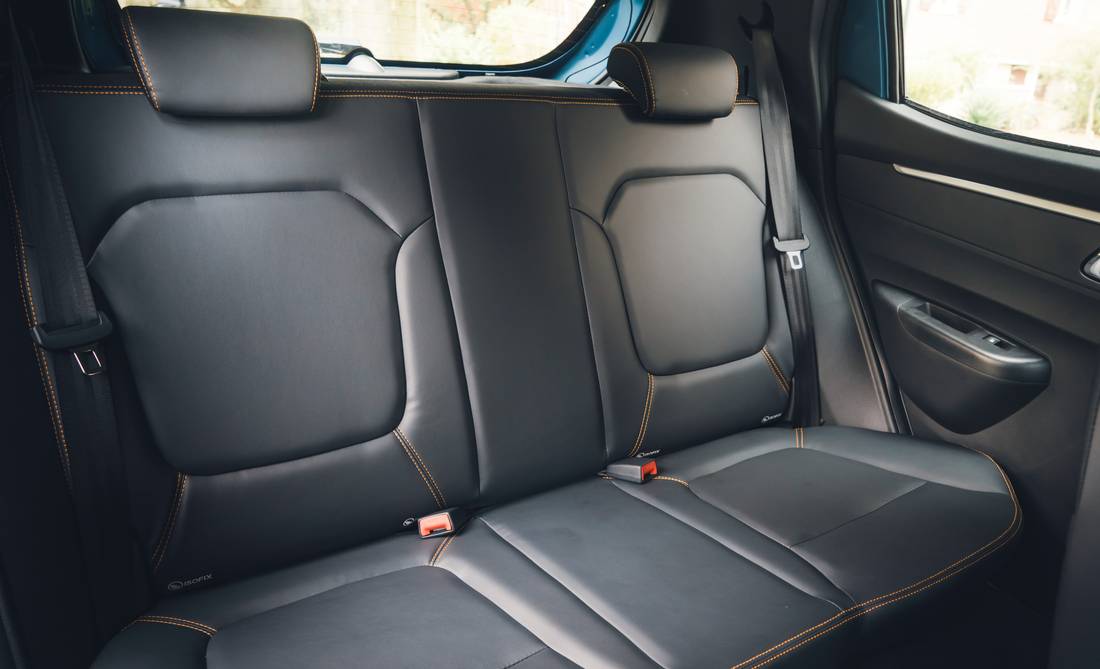 dacia-spring-seats