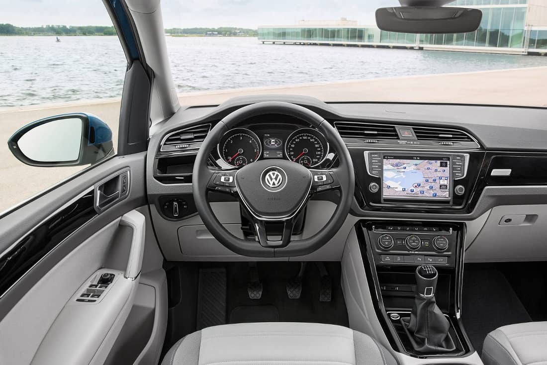 VW-Touran-2021-Interieur