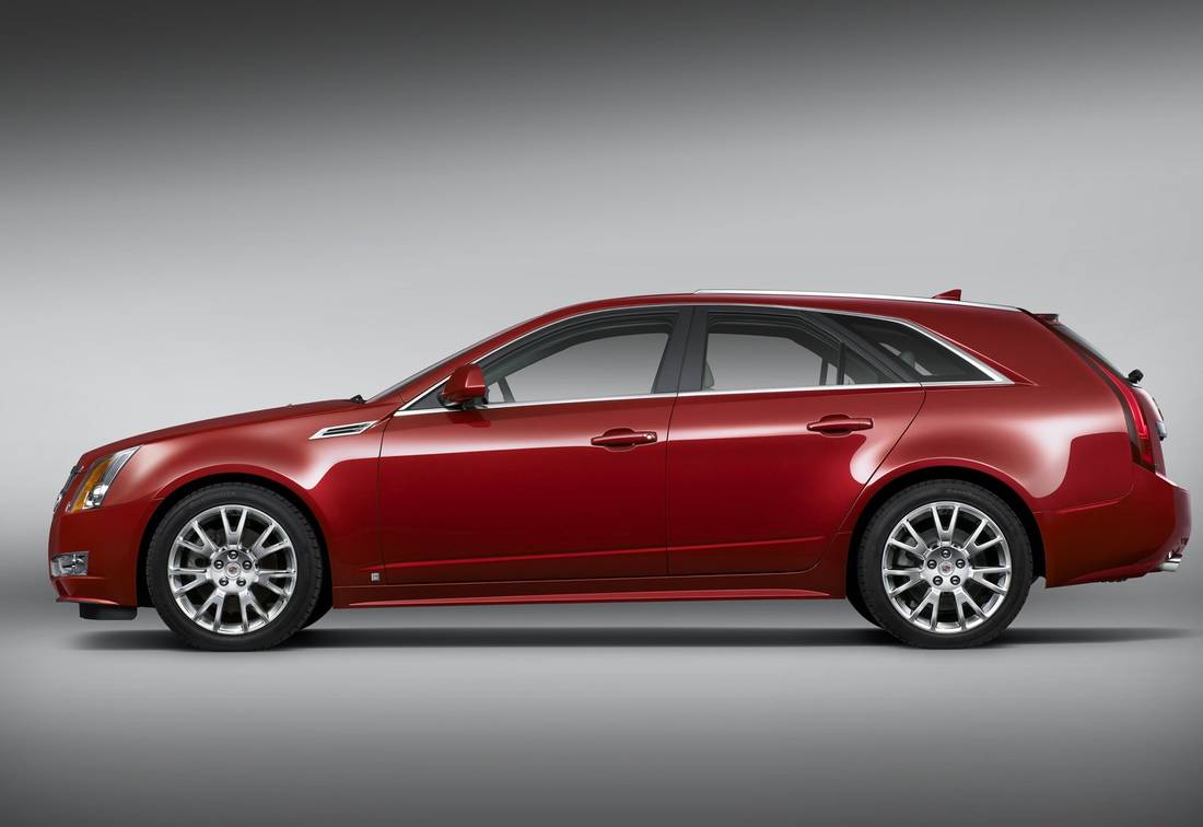 cadillac-cts-sport-wagon-side