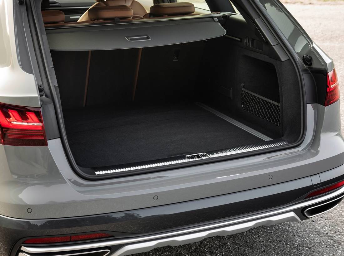 audi-a4-allroad-quattro-trunk