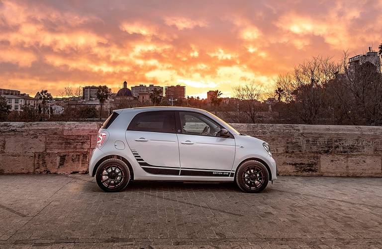 smart-eq-forfour-side