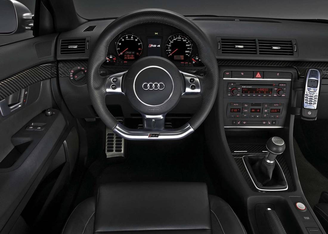 audi-rs4-interieur