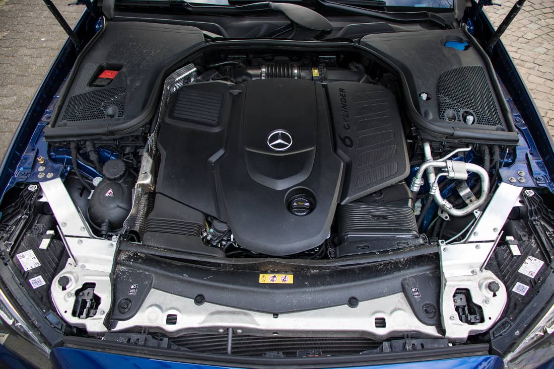 Mercedes-Benz E 400d 4Matic Coupé Engine 1