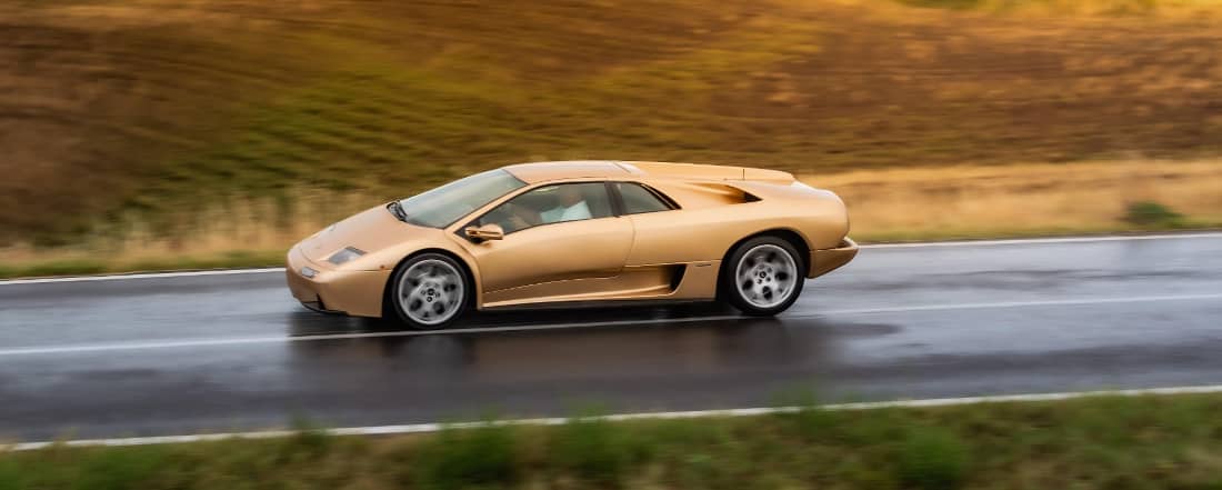  Gehört definitiv zu den besonderen und seltensten Fahrzeugen, die 2022 zum Oldtimer werden: Der Lamborghini Diablo