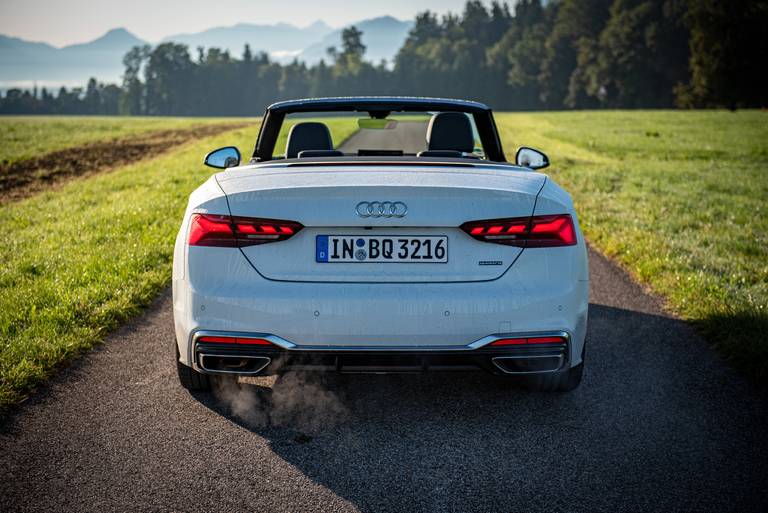  The A5 Cabriolet's visual appeal is particularly evident when all the windows are rolled down and the wind deflector is folded aside.  There is a boat feeling.