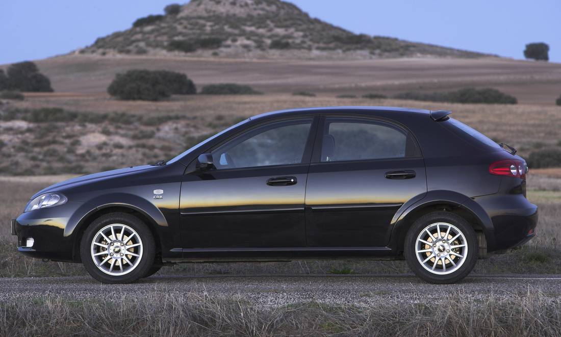 chevrolet-lacetti-side