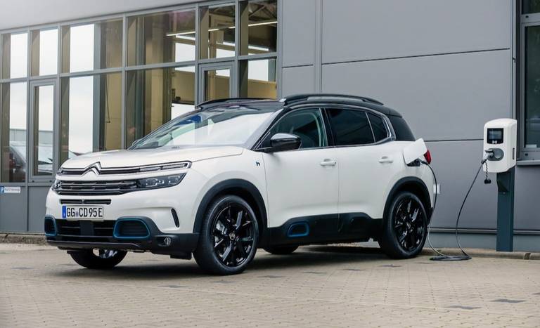  Komfortfahrwerk und viele technische Assistenten machen den Citroën C5 Aircross Hybrid für Familien und Langstrecken interessant.