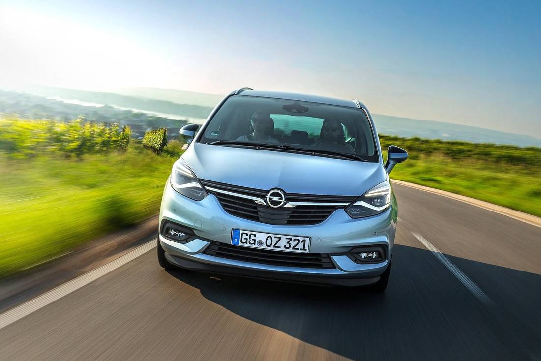 opel-zafira-family-front