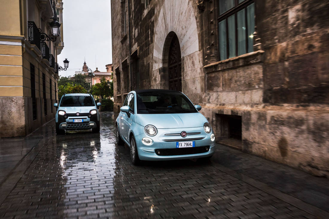  Ob praktisch mit Allradantrieb oder kultig im Retro-Look: Die italienischen Kleinstwagen Fiat Panda und Fiat 500 gibt es in vielfältigen Versionen.