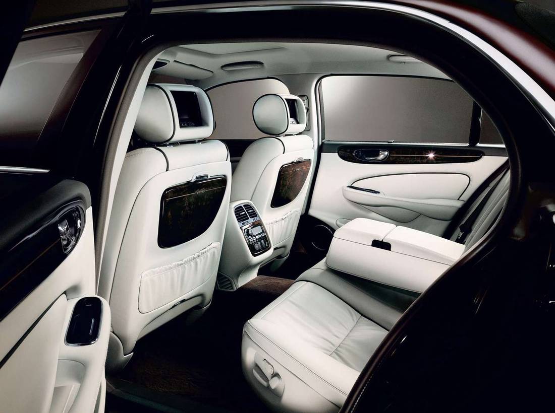 daimler-super-eight-seats