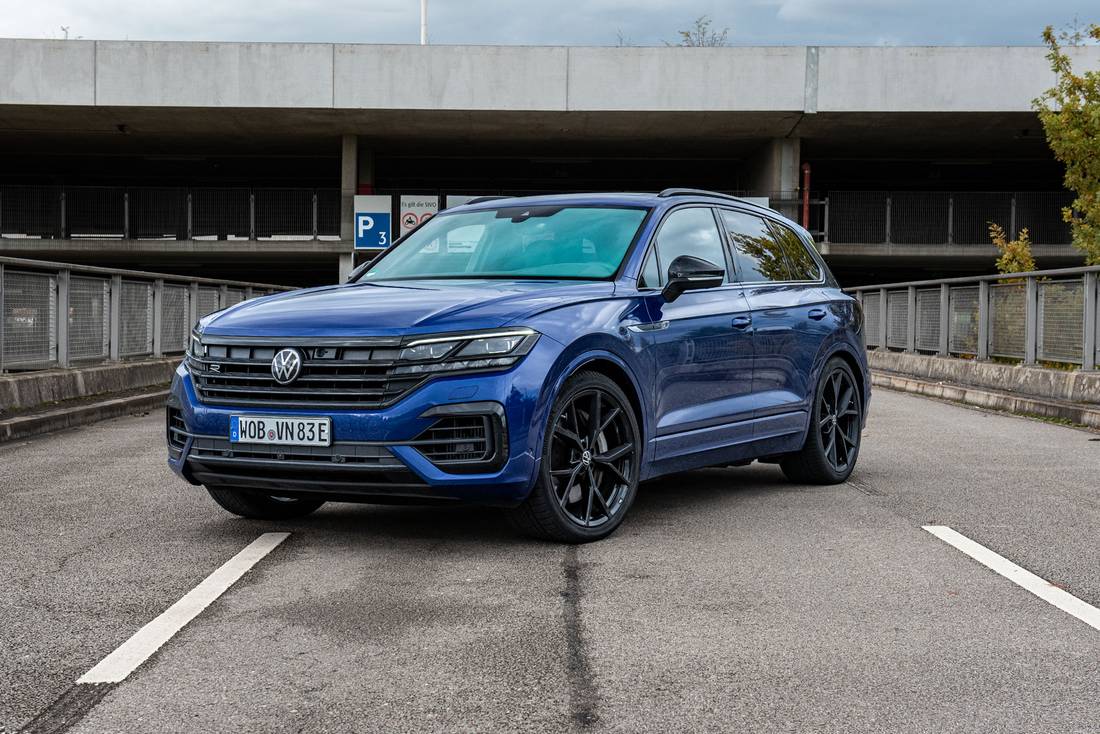 VW-Touareg-R-Hybrid-Hero