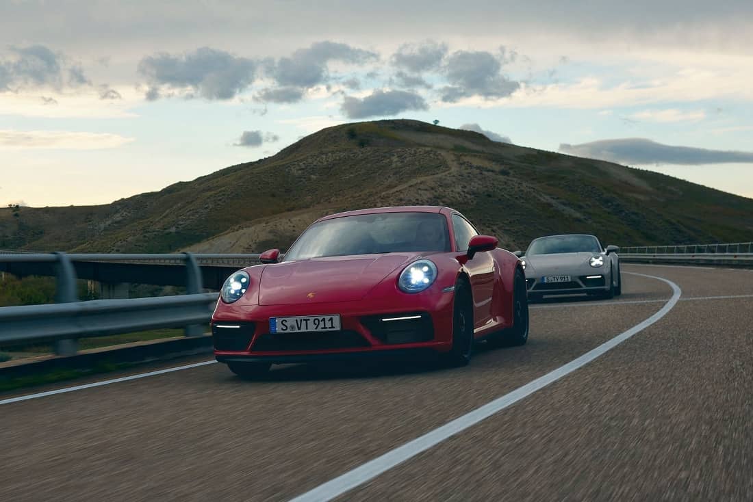 Porsche-911-GTS-2021-Hero