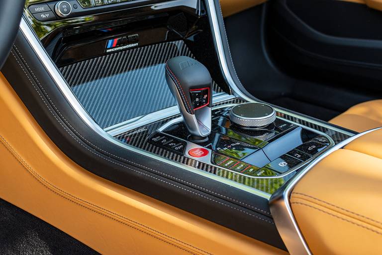 BMW-M8-Competition-Cabrio-Center-Console