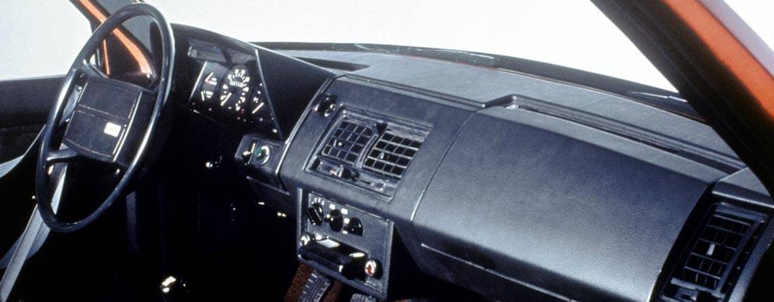 volvo-240-interior