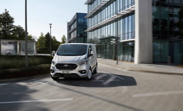 Ford Tourneo Custom Bus PHEV Front