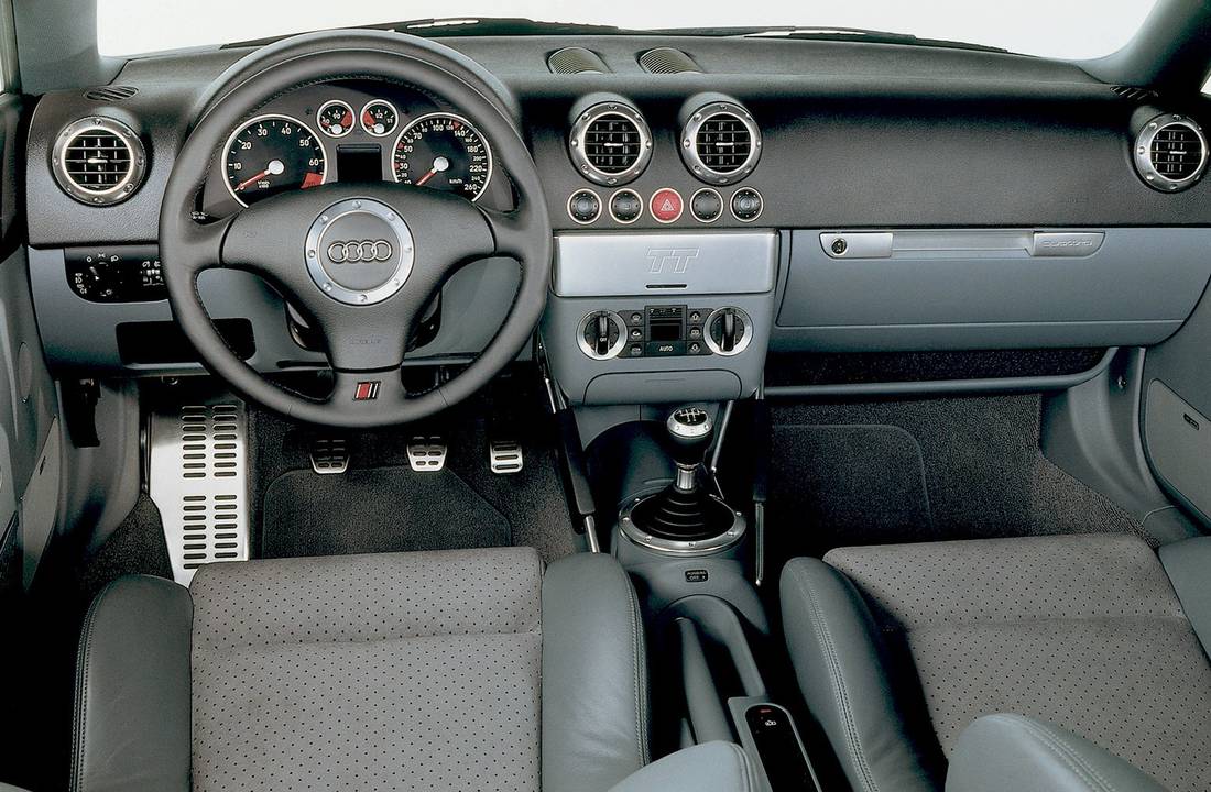 audi-tt-8n-interior