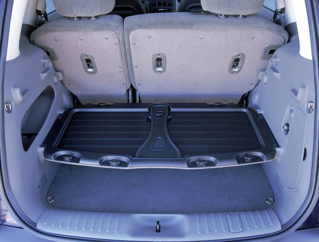 chrysler-pt-cruiser-trunk