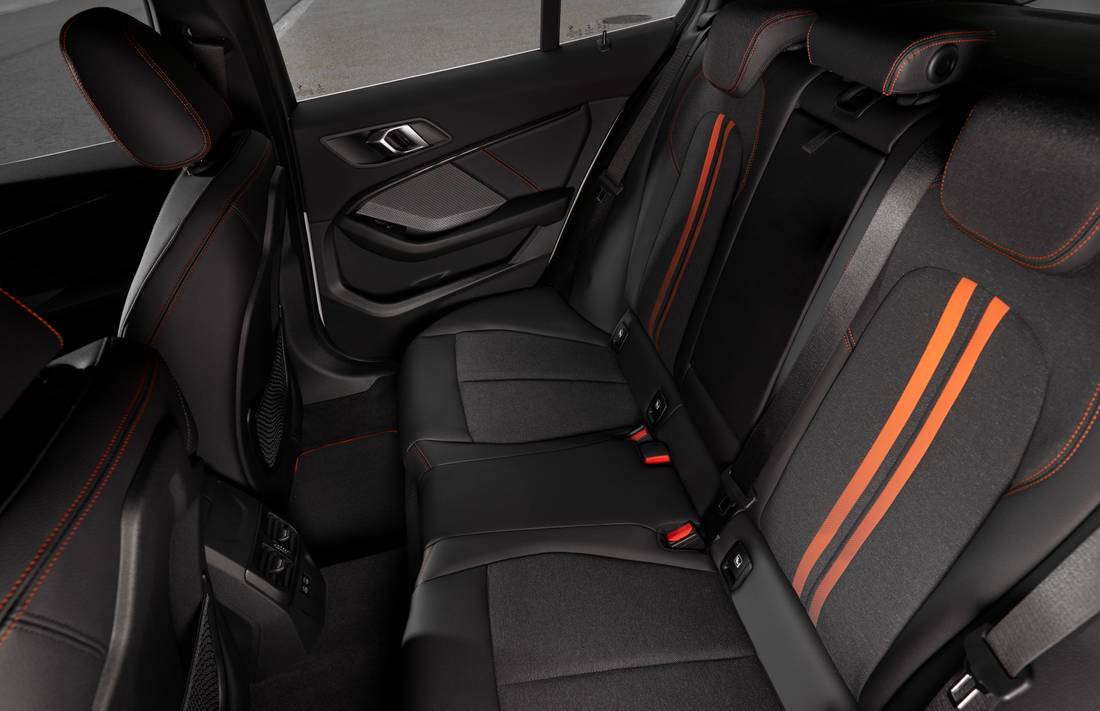 bmw-118i-seats