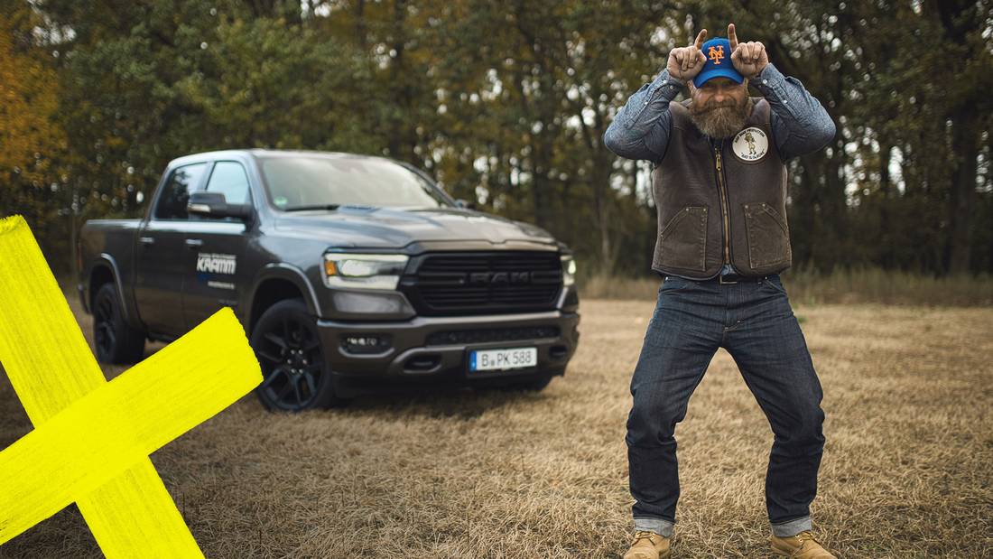 Dodge RAM Laramie Night