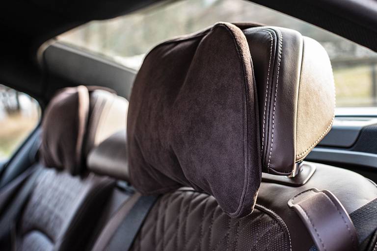 BMW-745e-Pillow