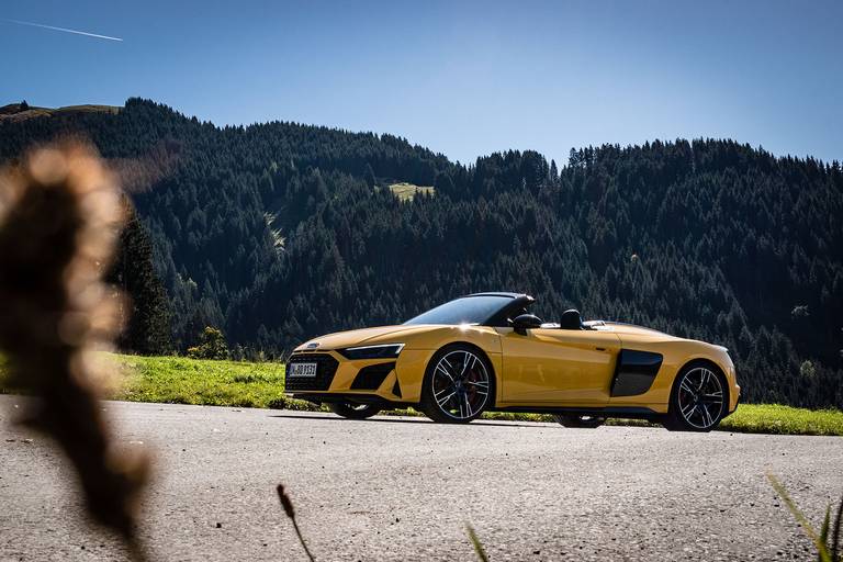 Audi-R8-Side