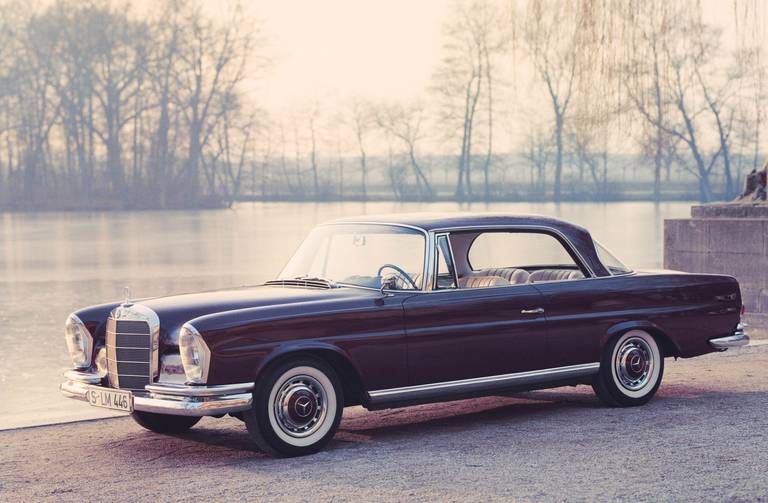  Ein besonders häufig genannter Vertreter der Klasse der wirklich eleganten Sportcoupé-Klassiker ist der Mercedes-Benz der Baureihe W111.