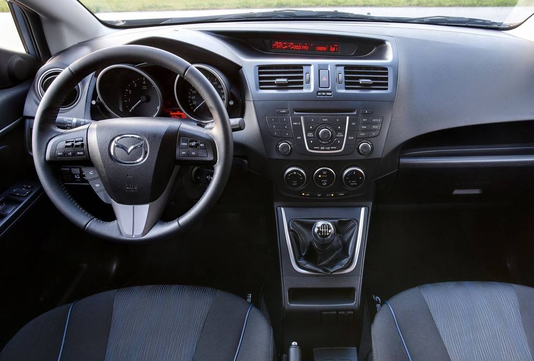 Mazda-5-2011 interior