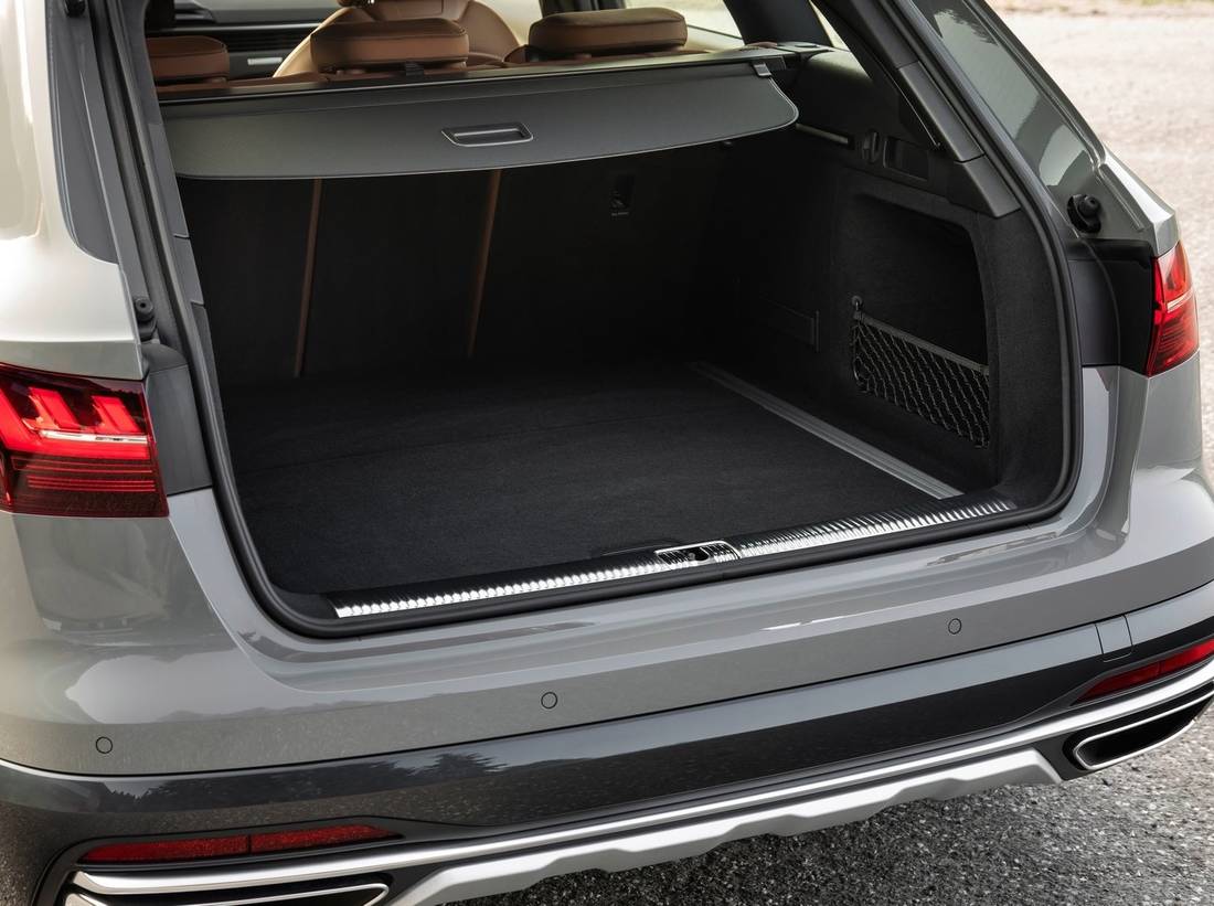 Audi-A4-allroad-quattro-Trunk