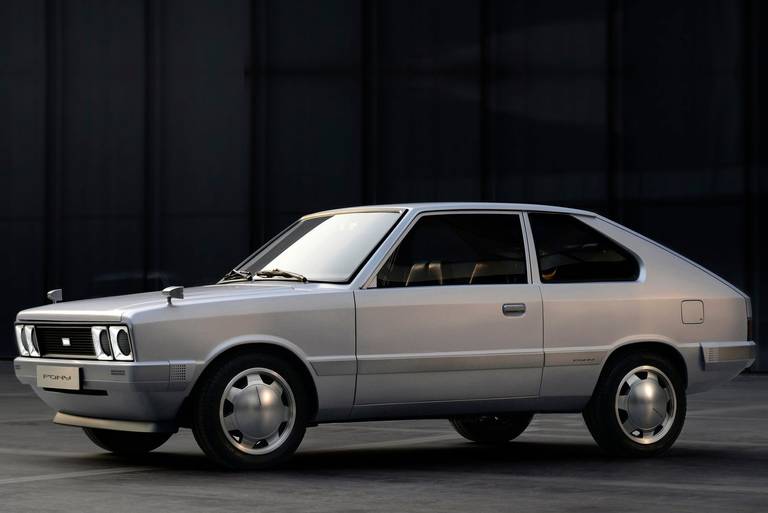 Hyundai-Pony-Heritage-2021-Front-Side