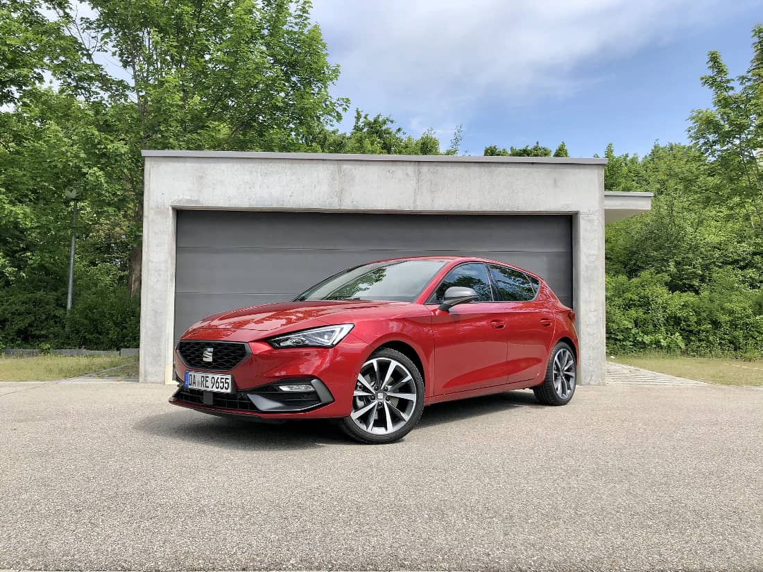 Seat Leon FR eTSI 2020 Desire Red Front Garage