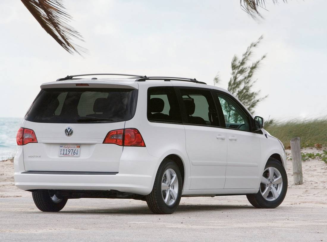 vw-routan-back