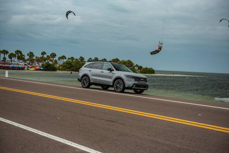  Am Howard Park Beach in Tarpon Springs lässt es sich nicht nur gut am Strand liegen, auch Kitesurfer nutzen das flache Wasser und die starken Winde für ihren Sport.