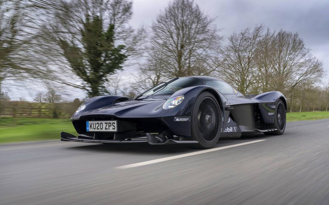 aston-martin-valkyrie-frontansicht-boden