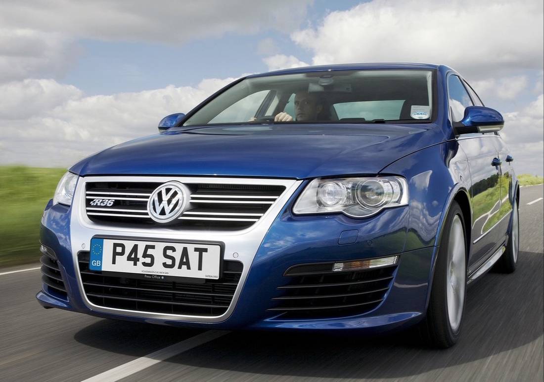 volkswagen-passat-r36-front