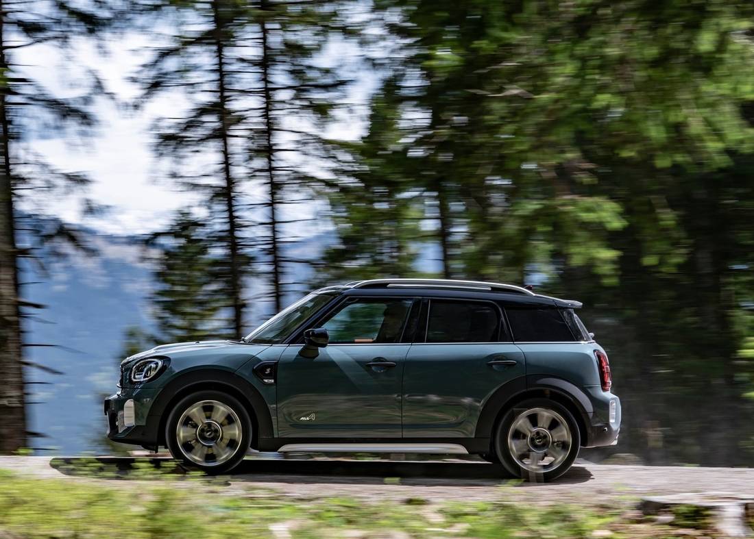 Mini-Countryman-sideview