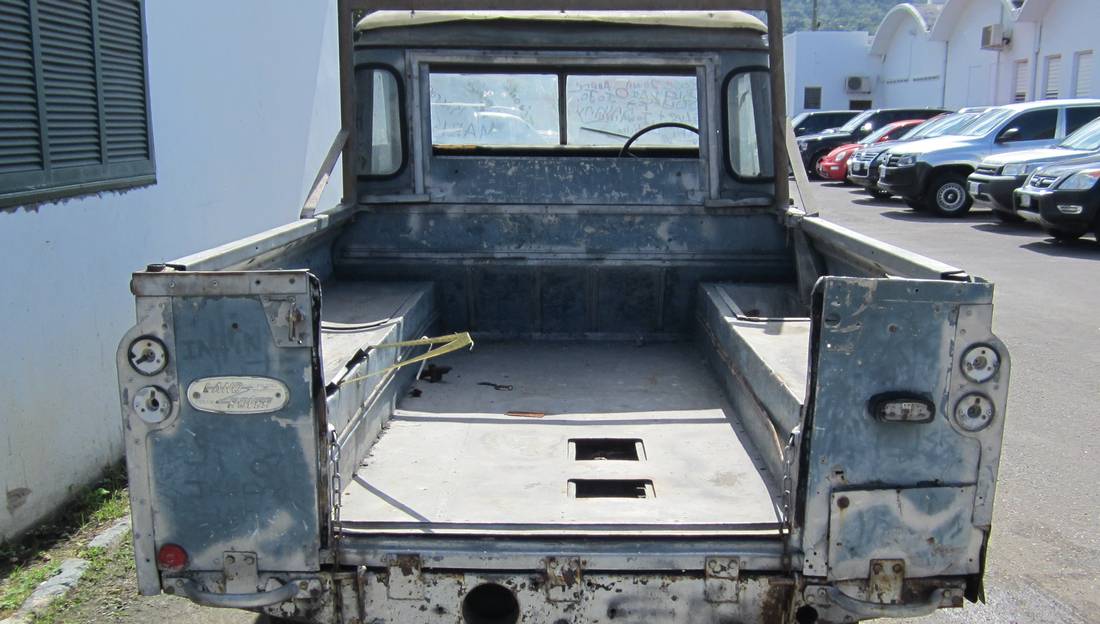 land-rover-series-3-back