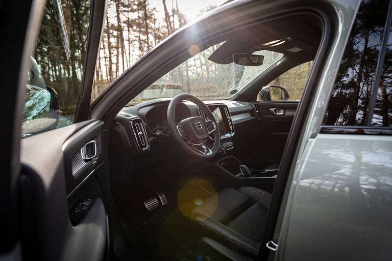 Volvo-XC40-Recharge-Cockpit