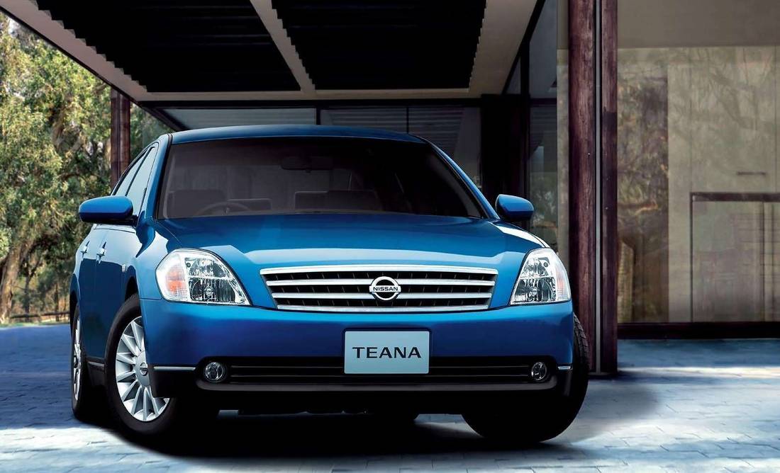 nissan-teana-front