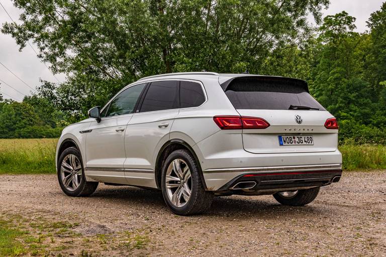 VW-Touareg-V8-TDI-Rear-Side