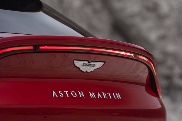 Aston-Martin-DBX-Rearspoiler
