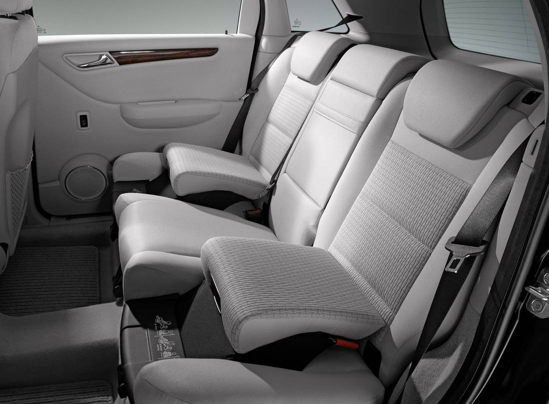 mercedes-benz-w245-seats
