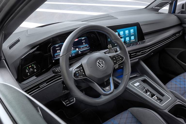VW-Golf-R-Variant-2022-Interieur