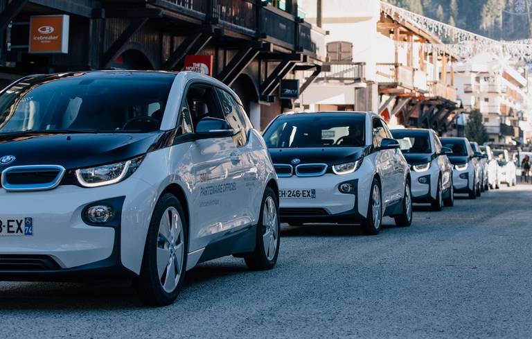 bmw-i3-elektroautos-kleinwagen-weiss