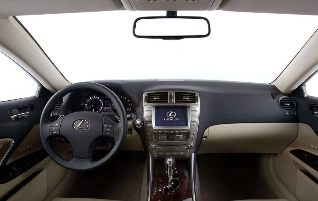 lexus-is-250-interior