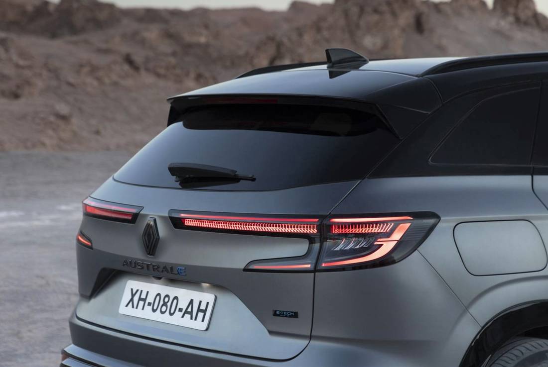 renault-austral-silber-heckansicht-led