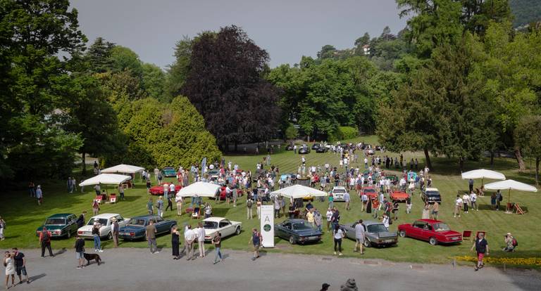  Erstmals fand auf dem Gelände der nahen Villa Erba parallel das "Wheels & Weisswürscht"-Format statt, dass die BMW Group Classic einst am Firmensitz in München etablierte.